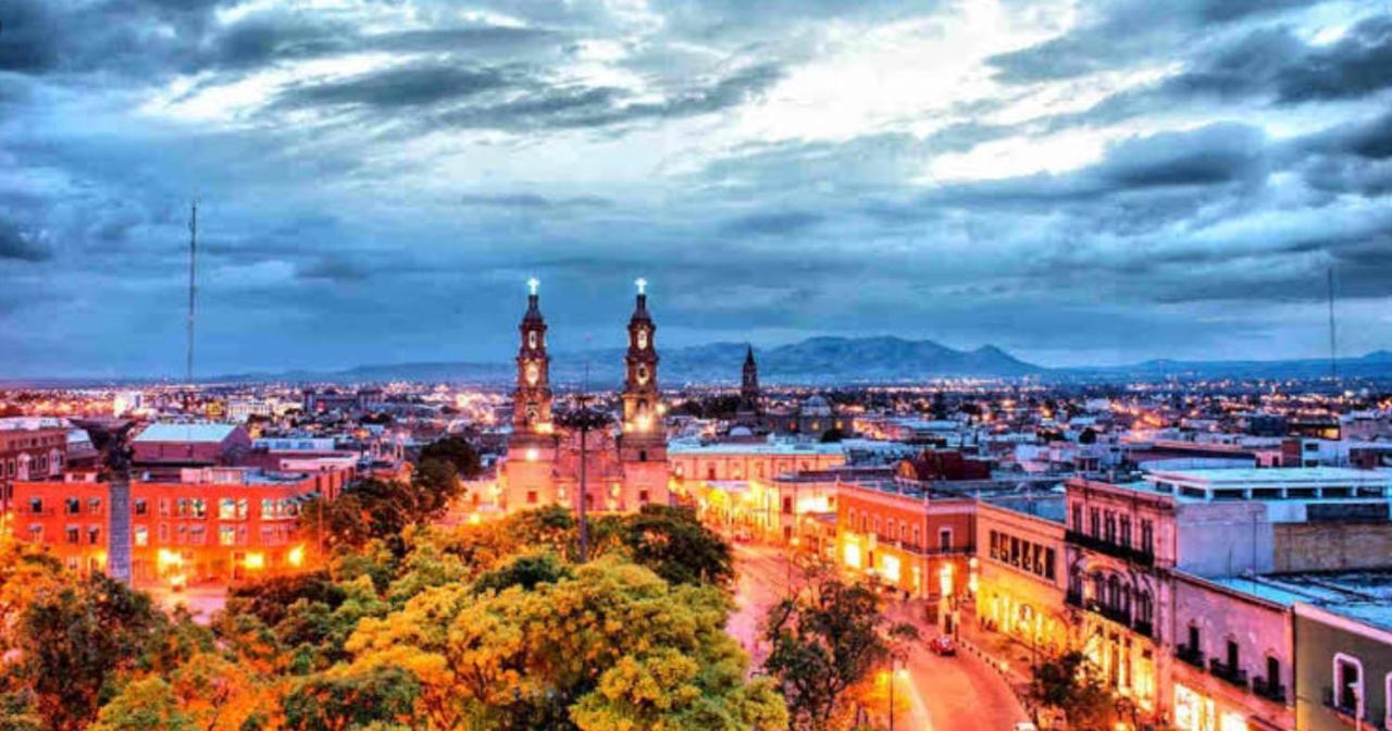 En El Centro 3 Hermoso Loft Familiar Ac Wifi 300 Mbps Aguascalientes Eksteriør bilde